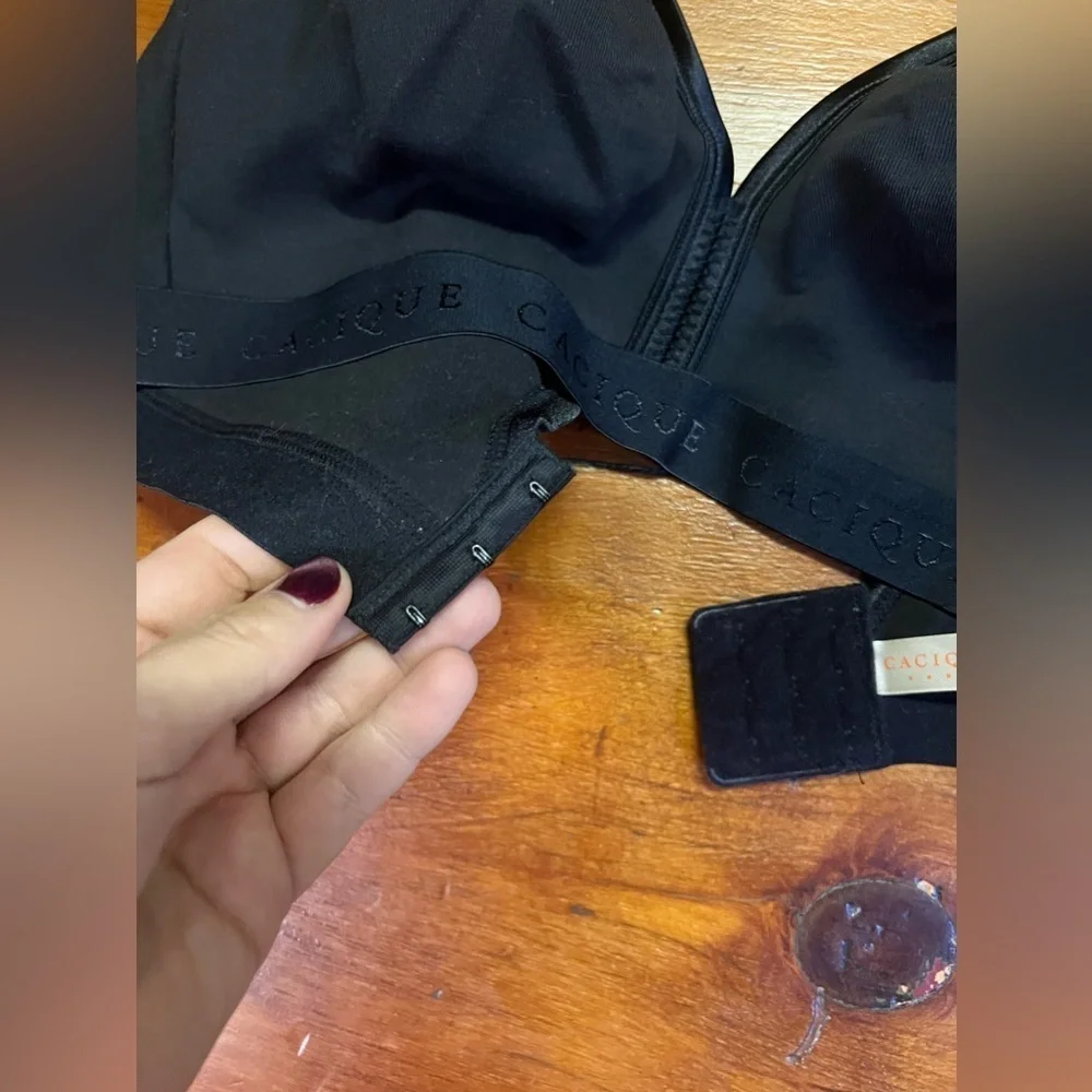 Cacique 42C unlined black bra EUC soft cup